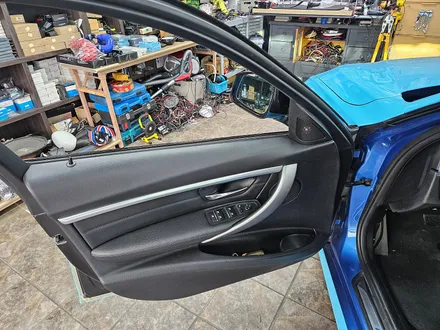 BMW 3시리즈 가져오신 하만카돈 스피커 교환으로 순정오디오 사운드를 업그레이드 해드렸습니다.~~~^^ / 서울 도봉구