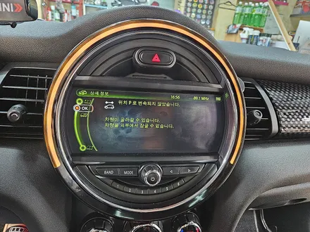 BMW 미니쿠퍼 F56 먹통되어버린 순정 오디오를 분해 수리하여 모두 정상적으로 살려드렸습니다.~~~^^ / 서울 도봉구