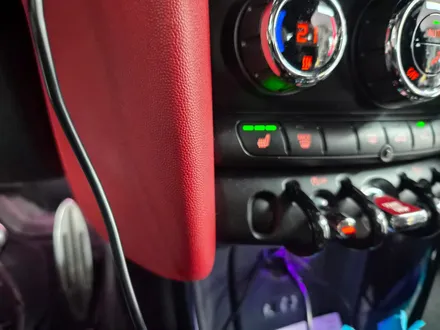 BMW 미니쿠퍼 F56 JCW 고장난 순정 열선시트 기능을 수리하여 모두 정상적으로 살려드렸습니다.~~~^^ / 서울 도봉구
