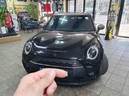 BMW 미니쿠퍼 F54 클럽맨 주차중 파손된 전면그릴을 모두 교환하여 드렸습니다.~~~^^ / 서울 도봉구