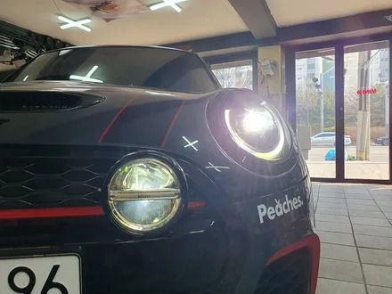 BMW 미니쿠퍼 F56 JCW 순정정품 LED 드라이빙램프 장착으로 간쥐민휘 만들어 드리고 R60 컨트리맨 후방전용 모니터 장착으로 안전하게 후진하실수 있습니다.~~~^^ / 서울 도봉구