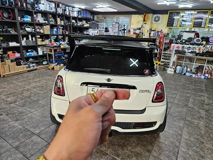BMW 미니쿠퍼 R56 차주분이 가져오신 미니용 LED 드라이빙램프를 장착하여 차량에 스타일을 변신시켜 드렸습니다.~~~^^ / 서울 도봉구
