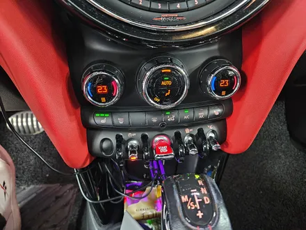 BMW 미니쿠퍼 F56 JCW 겨울철 필수기능 순정 열선시트 기능을 수리하여 엉따 등따를 살려드렸습니다.~~~~^^ / 서울 도봉구