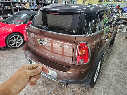 BMW 미니쿠퍼 R60 컨트리맨 장착되어 먹통이 되어버린 카플레이기능을 모두 살려드리고 사용하시던 맥세이프 핸드폰 거치대 장착으로 편리하게 스마트폰을 거치하실수 있습니다.~~~^^ / 서울 도봉구