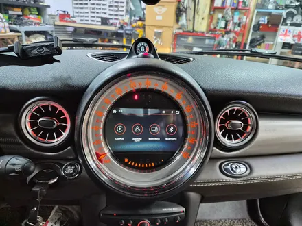 BMW 미니쿠퍼 R57 컨버터블 기존 고장난 내비를 제거하고 편리한 안드로이드 오토 장착으로 불편함을 해소하여 드렸습니다.~~~^^ / 서울 도봉구