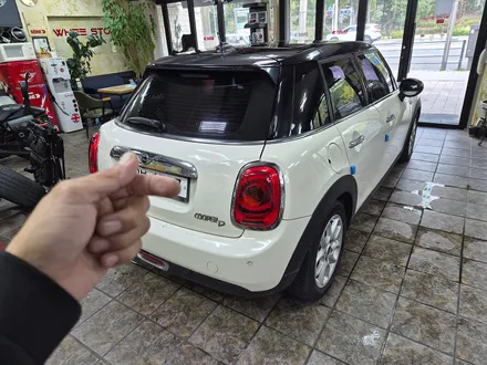 BMW 미니쿠퍼 F55 썬루프 배수호스 막힘을 모두수리하여 누수현상을 모두 잡아드렸습니다.~~~^^ / 서울 도봉구