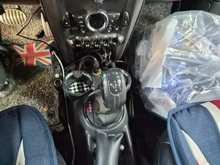 BMW 미니쿠퍼 R56 가져오신 F바디 기어봉을 이식튜닝하여 차량에 감성마력을 살려드렸습니다.~~~^^ / 서울 도봉구