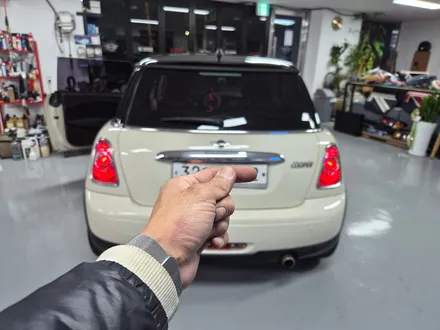 BMW 미니쿠퍼 R56 차량전체점검과 함께 엔진오일보충 고질병 브레이크등 경고등을 모두 말끔히 수리하여 스트레스에서 해방시켜 드렸습니다.ㅎㅎ / 서울 도봉구