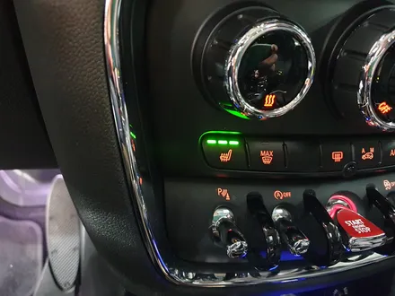 BMW 미니쿠퍼 F54 클럽맨 고장난 순정열선시트 기능을 모두 말끔히 수리하여 차량에서 이제 따뜻하게 지내실수 있습니다.~~~^^ / 서울 도봉구