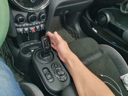 BMW 미니쿠퍼 3.5세대 F57 컨버터블 차주분이 요청하신 전자기어봉 포지션을 모두 수정하여 편리하게 조작하실수 있도록 올려드렸습니다.~~^^ / 서울 도봉구