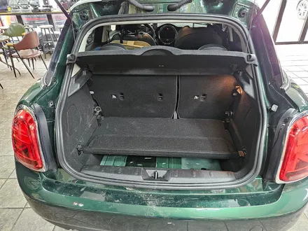 BMW 미니쿠퍼 F54 JCW 클럽맨 가져오신 센터게이지를 장착하여 드리고 F56 트렁크 누수현상을 모두 잡아드렸습니다.~~~^^ / 서울 도봉구