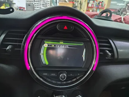 BMW 미니쿠퍼 F56 수명이 다한 AGM 메인 배터리를 신품으로 교환하여 차량에 전력 컨디션을 회복시켜 드렸습니다.~~~^^ / 서울 도봉구
