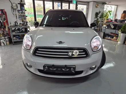 BMW 미니쿠퍼 R60 컨트리맨 산뜻하고 깜찍한 무빙 면발광 데이라이트 장착으로 차량에 스타일을 살려 드렸습니다.~~~^^ / 서울 도봉구