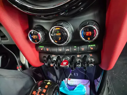 BMW 미니쿠퍼 F56 JCW 고장난 순정 열선시트 기능을 수리하여 모두 정상적으로 살려드렸습니다.~~~^^ / 서울 도봉구