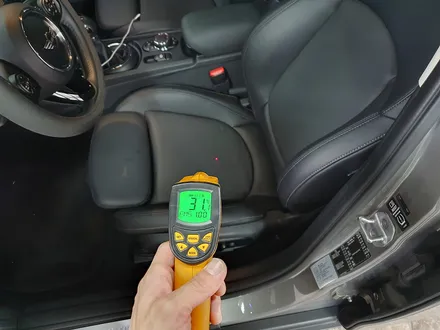 BMW 미니쿠퍼 F54 클럽맨 고장난 순정열선시트 기능을 모두 말끔히 수리하여 차량에서 이제 따뜻하게 지내실수 있습니다.~~~^^ / 서울 도봉구