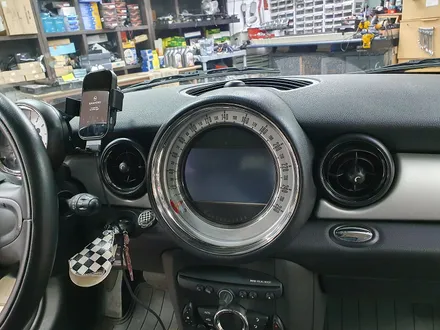BMW 미니쿠퍼 2세대 R56 순정 비부모니터 이식후 카플레이 모듈 장착으로 차량이 더욱더 편리해집니다.~~~^^ / 서울 도봉구