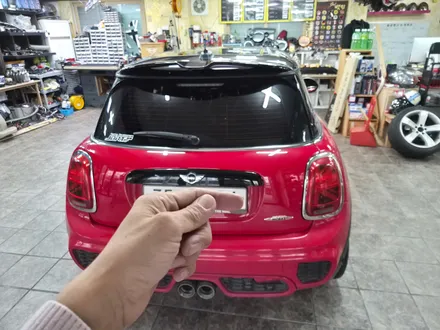 BMW 미니쿠퍼 F56 JCW 고장난 순정열선시트 기능을 모두 수리하여 올겨울 따뜻하게 보내실수 있도록 하여 드렸습니다.~~~^^ / 서울 도봉구