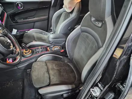 BMW 미니쿠퍼 F60  컨트리맨 JCW 고장난 순정열선시트 수리로 올겨울 따뜻하게 보내실수 있고 또 고장난 순정 블랙박스를 가성비 좋은 블랙박스로 교환하여 드렸습니다.~~~^^ / 서울 도봉구