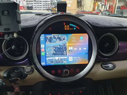BMW 미니쿠퍼 R55 클럽맨 기존 고장난 사제비부를 모두 탈거하고 카플레이가 지원되는 비부로 교환하여 스트레스를 해방시켜 드렸습니다.~~~^^ / 서울 도봉구