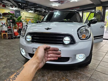 BMW 미니쿠퍼 R60 컨트리맨 가져오신 미니 LED 데이라이트 장착으로 차량에 스타일을 변신시켜 드렸습니다.~~~^^ / 서울 도봉구