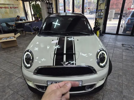 BMW 미니쿠퍼 R58 쿠페 주문하여 가져오신 미니전용 애프터 마켓 LED 데이라이트 라이트교환과 편의장치 락폴딩 유니언잭 테일램프 교환으로 차량에 스타일을 변신시켜 드리고 광명을 / 서울 도봉구