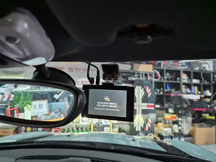 BMW 미니쿠퍼 F56 파손된 거치대 교환과 블랙박스 수명이 다한 배터리를 교환하여 차량에 컨디션을 살려드렸습니다.~~~^^ / 서울 도봉구