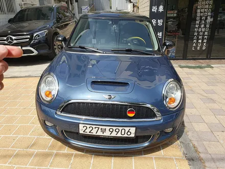 BMW 미니쿠퍼 3세대 F56 에어컨 불쾌한 냄새 제거 에바크리닝 작업과 함께 필터를 교환하여 드렸으며 R56 터보 실리콘 인테이크 호스 장착과 식빵등 고뱃지 JCW 카본 머플러팁 / 서울 도봉구
