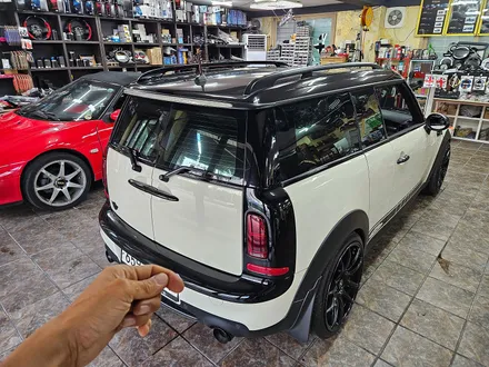 BMW 미니쿠퍼 R55 클럽맨 기존 고장나버린 인터페이스 제거후 신품으로 교환하여 후진시 후방카메라 기능을 살려드렸습니다.~~~^^ / 서울 도봉구