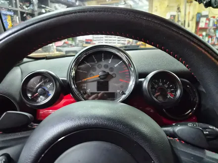 BMW 미니쿠퍼 R56 JCW 가져오신 순정 정품 미키마우스 게이지 장착으로 갬성마력을 올려드렸으며 실시간 냉각수 온도를 보실수 있습니다.~~~^^ / 서울 도봉구