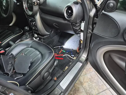 BMW 미니쿠퍼 R60 컨트리맨 연료펌프 릴레이 이상 CAS모듈 시동불능 다른 카센터 공업사에서 원인을 못찾아 견인된 시동불능현상을 모두 해결하여 차량을 정상적으로 살려드렸습니다. / 서울 도봉구