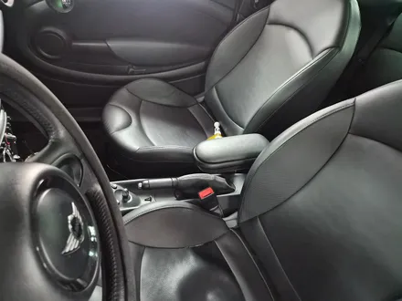 BMW 미니쿠퍼 R55 클럽맨 가져오신 순정 하만카돈 트위터 스피커와 암레스트를 장착하여 순정 오디오 사운드와 편리함을 업그레이드 시켜 드렸습니다.~~~^^ / 서울 도봉구