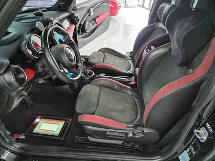BMW 미니쿠퍼 F56 JCW 고장난 순정 열선시트 기능을 수리하여 모두 정상적으로 살려드렸습니다.~~~^^ / 서울 도봉구