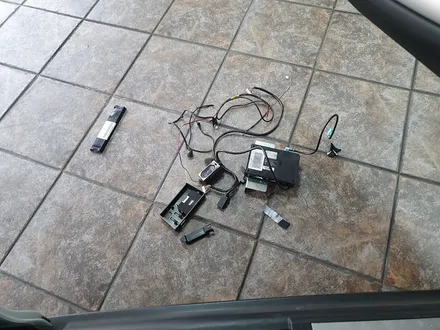 BMW 미니쿠퍼 R60 컨트리맨 순정모니터 적화현상을 모두 해결해드리고 고장난 순정 M BOX 탈거와 AUX노이즈제거 후방카메라 추가 장착으로 스트레스를 해방시켜 드렸습니다.~~~ / 서울 도봉구