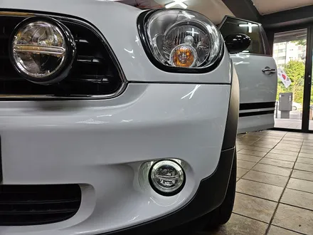 BMW 미니쿠퍼 R60 컨트리맨 가져오신 미니 LED 데이라이트 장착으로 차량에 스타일을 변신시켜 드렸습니다.~~~^^ / 서울 도봉구