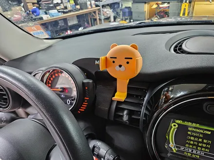 BMW 미니쿠퍼 R60 컨트리맨 편리한 락폴딩 장착과 함께 F56 귀요미 카카오 프렌즈 무선충전기 장착으로 차량들이 더욱더 편리해 집니다.~~~^^ / 서울 도봉구