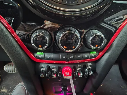 BMW 미니쿠퍼 F60  컨트리맨 JCW 고장난 순정열선시트 수리로 올겨울 따뜻하게 보내실수 있고 또 고장난 순정 블랙박스를 가성비 좋은 블랙박스로 교환하여 드렸습니다.~~~^^ / 서울 도봉구