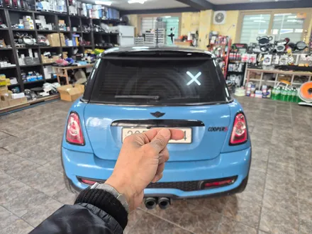 BMW 미니쿠퍼 R56 가져오신 F바디 기어봉을 이식튜닝하여 차량에 감성마력을 살려드렸습니다.~~~^^ / 서울 도봉구