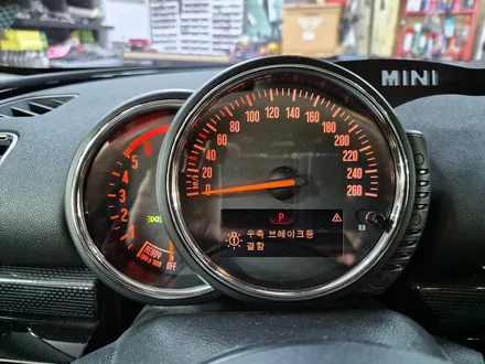 BMW 미니쿠퍼 F54 클럽맨들 차량에 고질병 브레이크등 결함 경고등수리로 스트레스에서 해방시켜드리고 고뱃지 테일램프도 모두 교환하여 드렸습니다.~~~^^ / 서울 도봉구