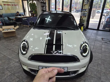 BMW 미니쿠퍼 R58 쿠페 주문하여 가져오신 미니전용 애프터 마켓 LED 데이라이트 라이트교환과 편의장치 락폴딩 유니언잭 테일램프 교환으로 차량에 스타일을 변신시켜 드리고 광명을 / 서울 도봉구