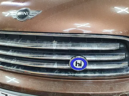BMW 미니쿠퍼 R60 컨트리맨 순정 비부모니터 연동 후방카메라 장착과 전용 거치대 고뱃지 장착으로 차량에 편리함과 포인트를 주었습니다.~~~^^ / 서울 도봉구