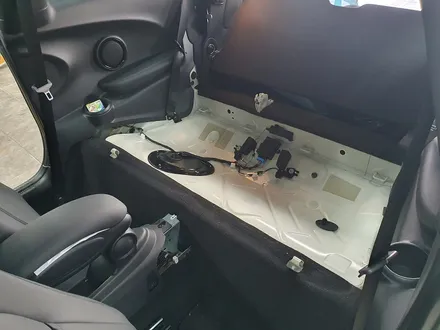BMW 미니쿠퍼 3.5세대 F56 JCW 아이를 위한 뒷자석 디지털 열선시트 시공으로 뒷자석에서 뜨끈뜨근하게 지내실수 있습니다.~~~~~^^ / 서울 도봉구