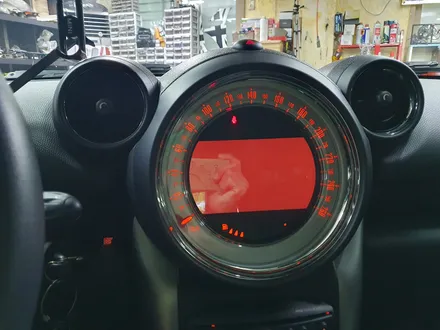 BMW 미니쿠퍼 R60 컨트리맨 순정 비부모니터 적화현상을 해결해드리고 후방카메라를 정상적으로 살려드렸습니다.~~~^^ / 서울 도봉구