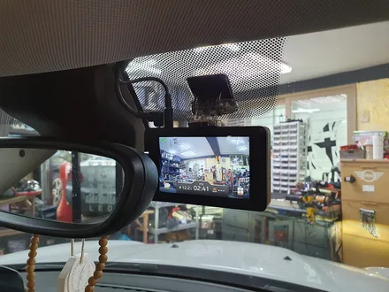 BMW 미니쿠퍼 F60 컨트리맨 고장난 순정 블랙박스를 모두 탈거하고 가성비 좋은 파인뷰 블랙박스 장착으로 안심하고 영상녹화를 하실수 있습니다.~~~^^ / 서울 도봉구