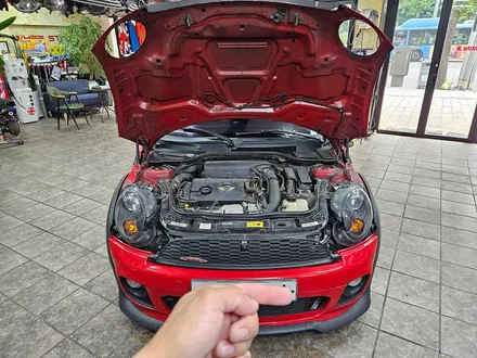 BMW 미니쿠퍼 2세대 R56 수명이 다한 배터리를 고성능 AGM 배터리 교환과 코딩으로 차량컨디션을 회복시켜 드렸습니다.~~~^^ / 서울 도봉구