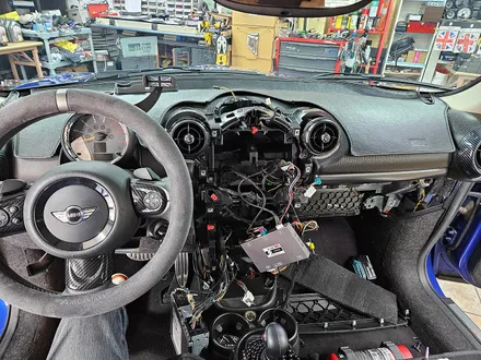 BMW 미니쿠퍼 R60 컨트리맨 순정비부 모니터 연동 안드로이드 오토 장착으로 차량이 더욱더 편리해 집니다.~~~^^ / 서울 도봉구