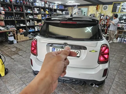 BMW 미니쿠퍼 F60 컨트리맨 편리한 피에조 부져 장착으로 도어에 잠금상태를 확인하실수 있습니다.~~~^^ / 서울 도봉구