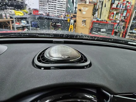 BMW 미니쿠퍼 F54 JCW 클럽맨 가져오신 센터게이지를 장착하여 드리고 F56 트렁크 누수현상을 모두 잡아드렸습니다.~~~^^ / 서울 도봉구