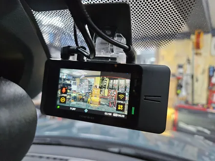 BMW 미니쿠퍼 F60 컨트리맨 기존 답답한 순정블랙박스를 탈거하고 가져오신 블랙박스로 교환하여 드렸습니다.~~~^^ / 서울 도봉구