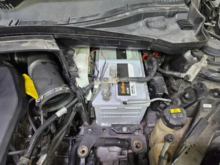 BMW 미니쿠퍼 F60 컨트리맨 수명이 다한 메인 AGM 배터리 교환으로 차량에 전력시스템 컨디션을 살려드렸습니다.~~~^^ / 서울 도봉구