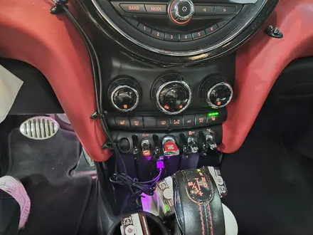 BMW 미니쿠퍼 F56 JCW 고장난 순정열선시트 기능을 모두 수리하여 올겨울 따뜻하게 보내실수 있도록 하여 드렸습니다.~~~^^ / 서울 도봉구